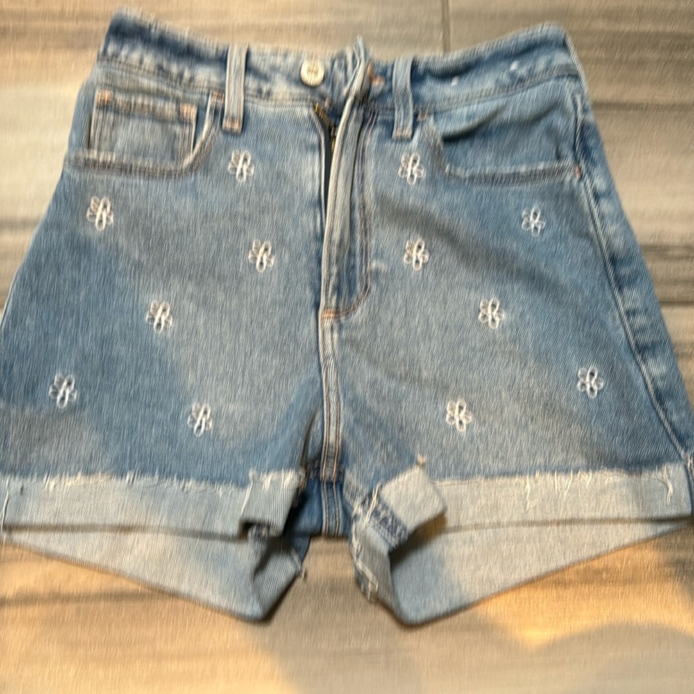 Hollister woman shirts in very good condition